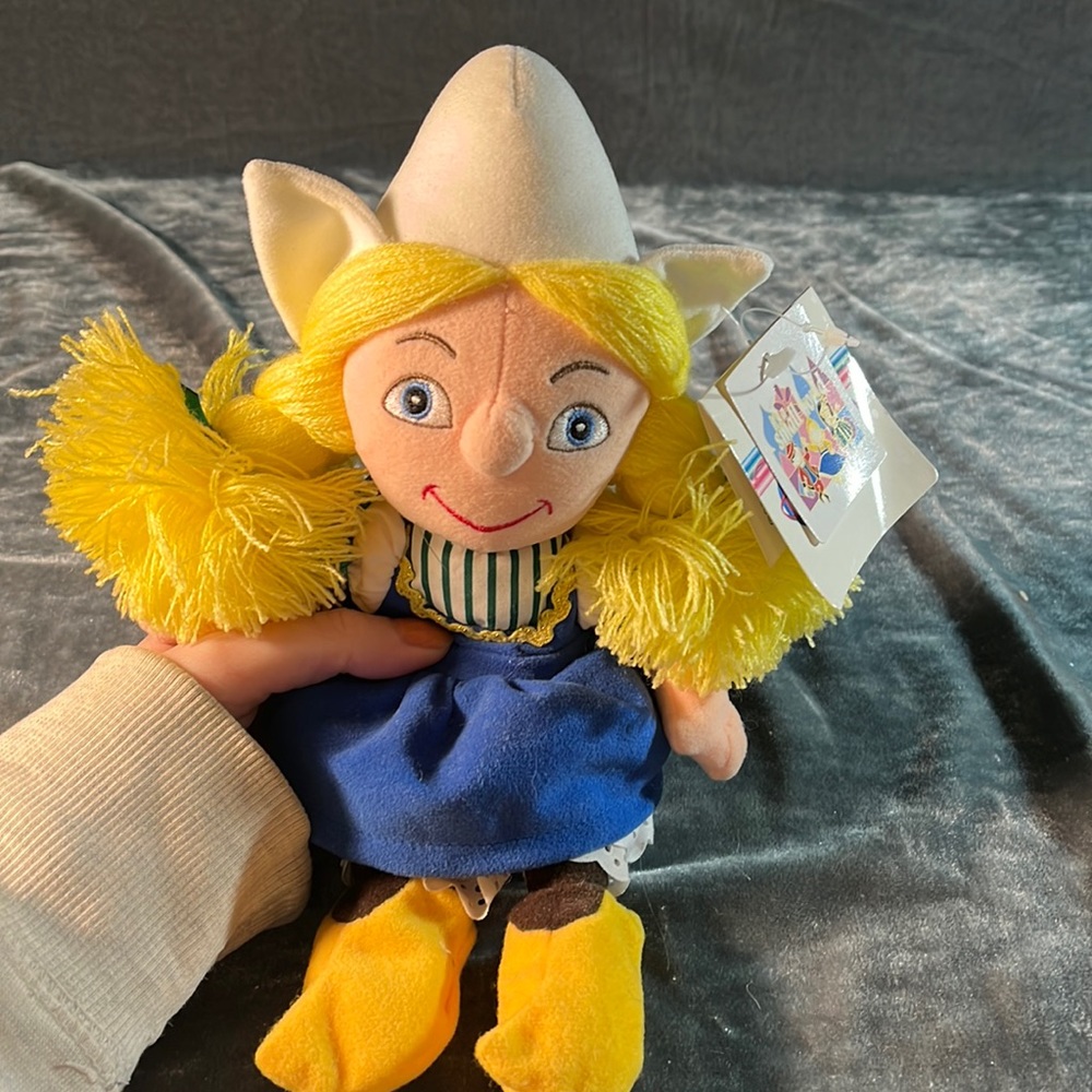 It’s A Small World Dutch Holland Doll